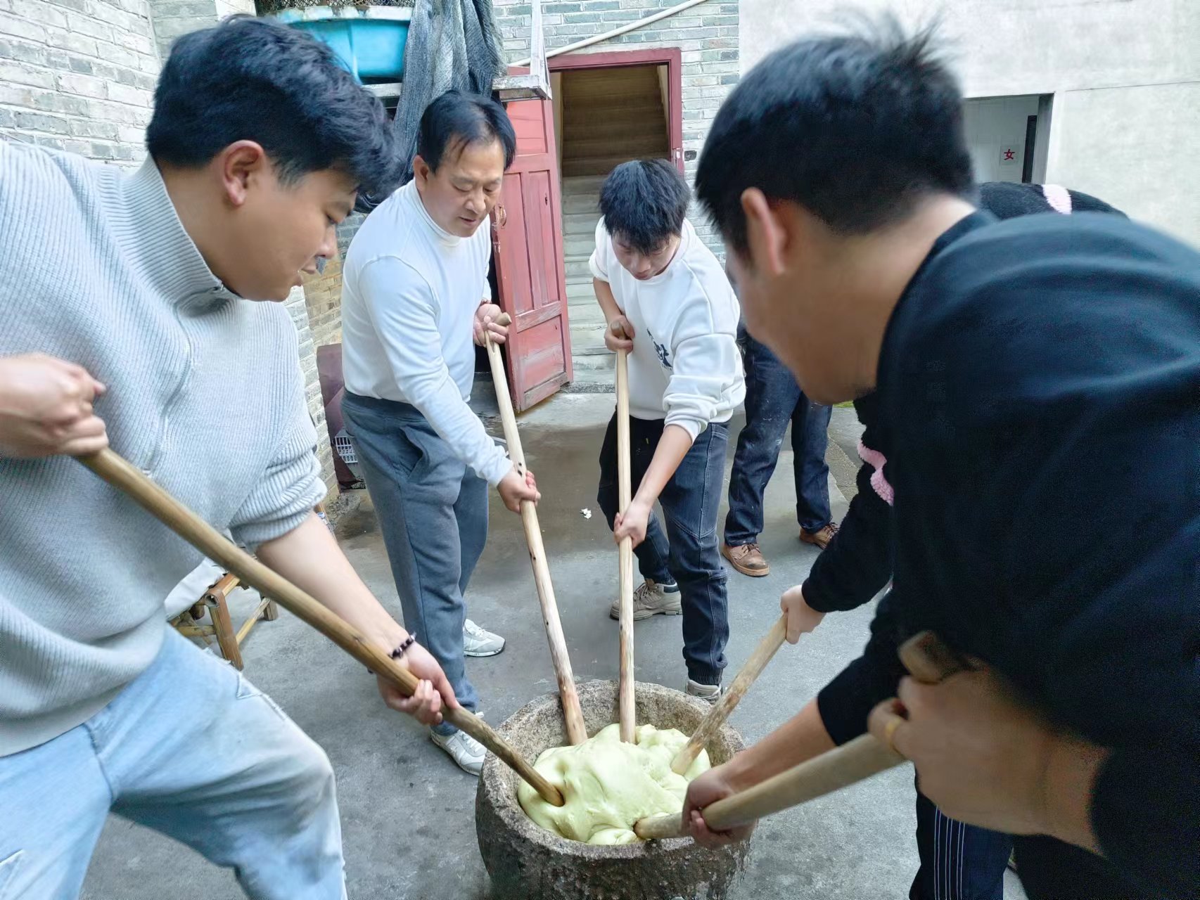 易順建工集團：體驗黃粿制作，傳承傳統文化